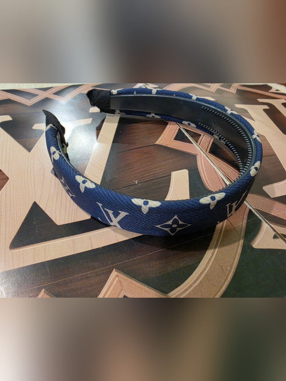 Designer Fashion Navy Monogram Headband LV - Picture 4 of 6
